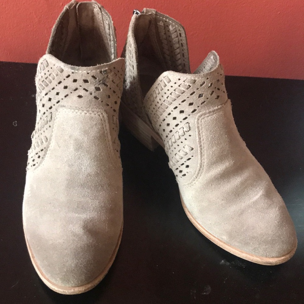 Vince Camuto Gray Suede Prasata Booties Size 5.5